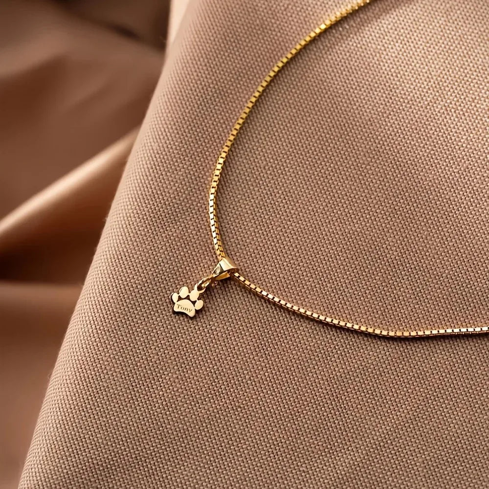 Personalisierte Pfoten-Halskette - mit Namen graviert