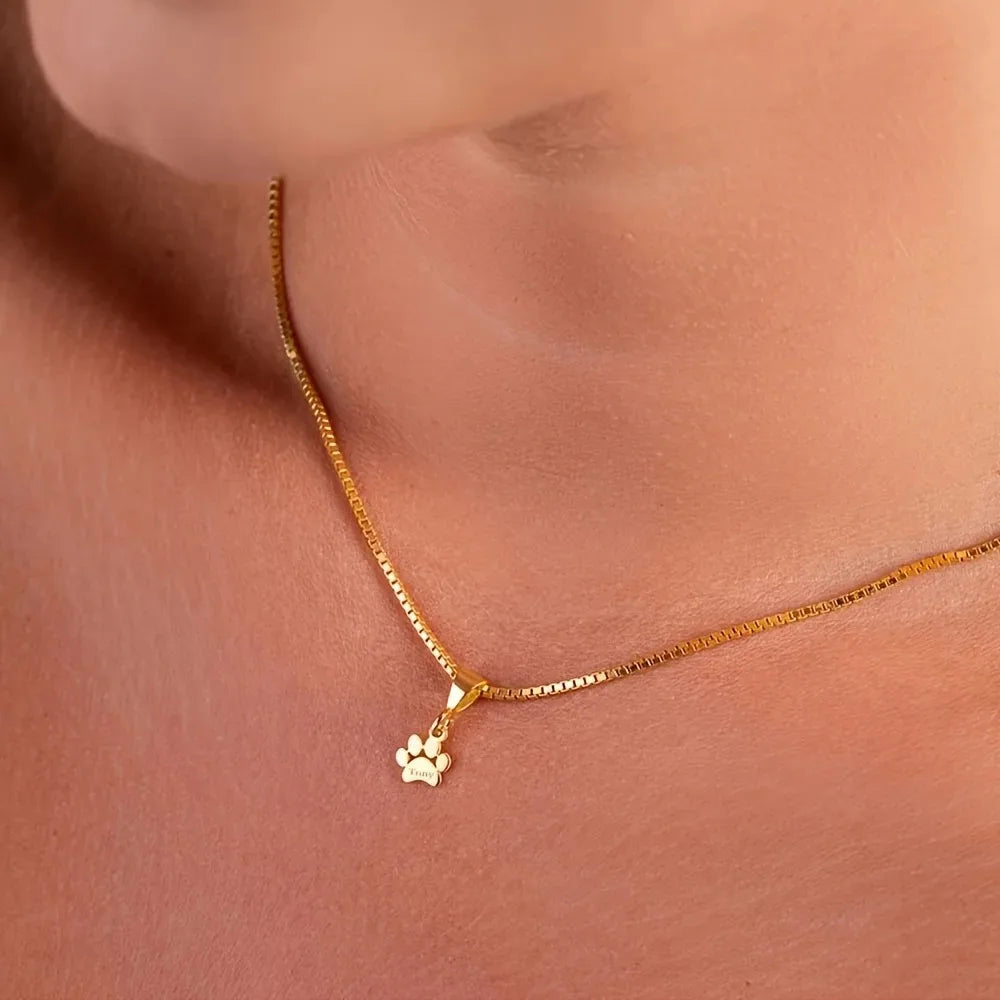 Personalisierte Pfoten-Halskette - mit Namen graviert